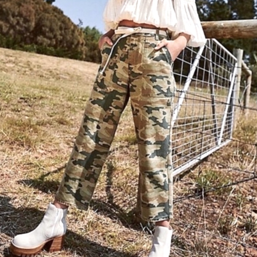 Free People We the Free Camo Printed Ankle Jeans Size 30.